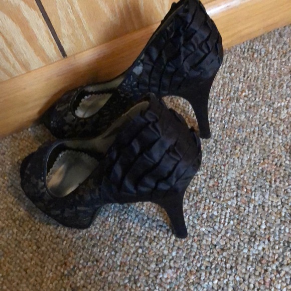 Pumps - Picture 2 of 3